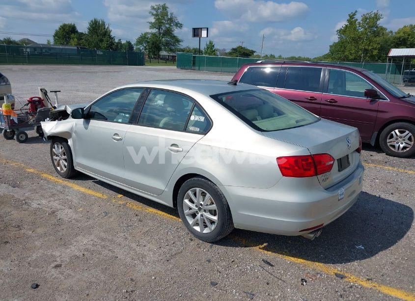 Photo 3 of 2011 Volkswagen Jetta 2.5L SE (VIN 3VWDX7AJ8BM387343)