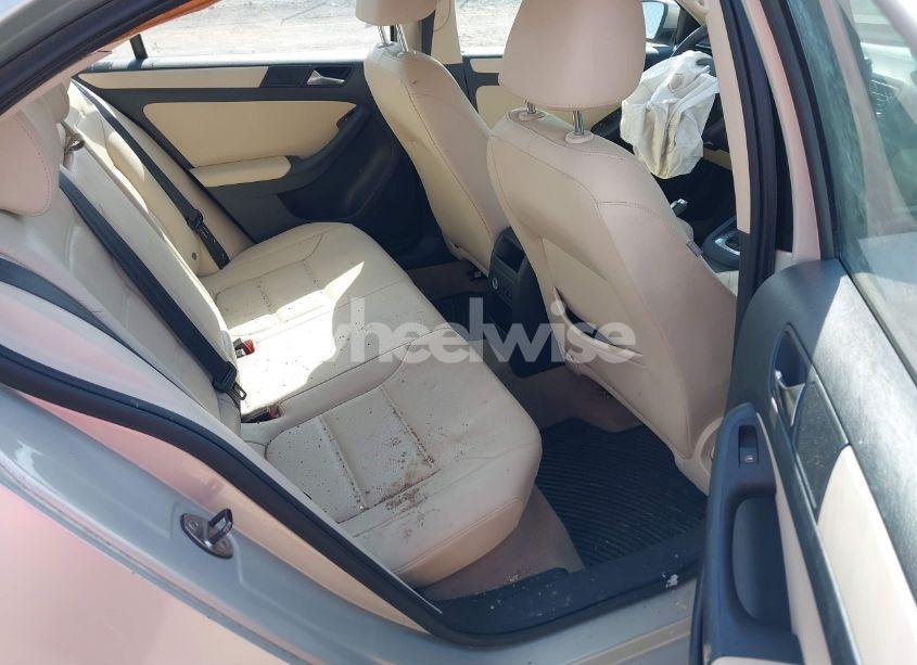 Photo 8 of 2011 Volkswagen Jetta 2.5L SE (VIN 3VWDX7AJ8BM387343)