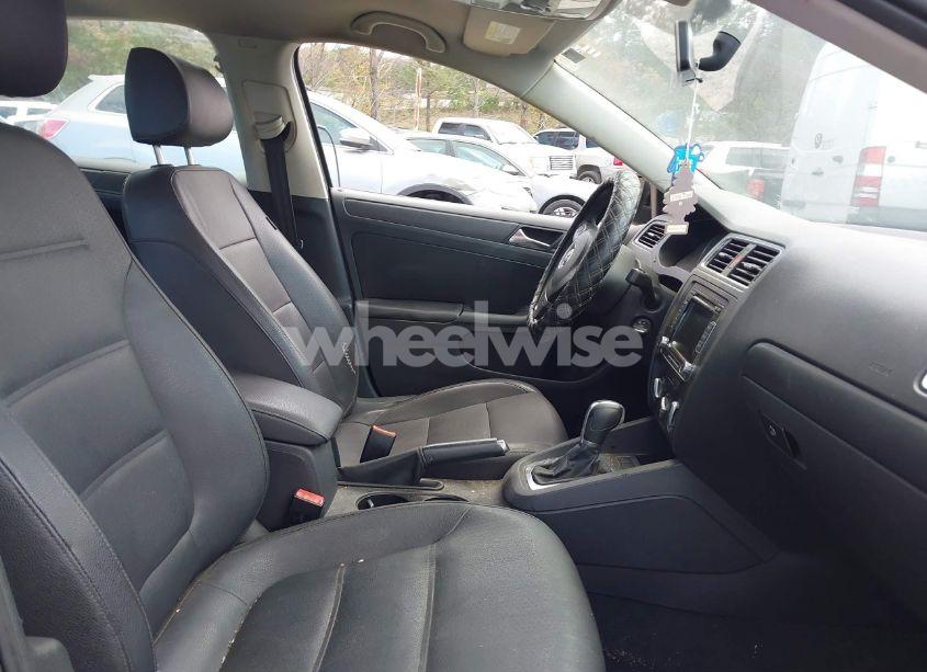 Photo 5 of 2012 Volkswagen Jetta 2.5L SE (VIN 3VWDX7AJ8CM308755)