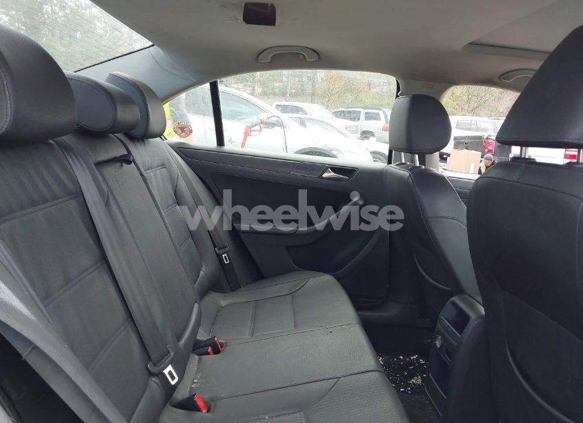 Photo 8 of 2012 Volkswagen Jetta 2.5L SE (VIN 3VWDX7AJ8CM308755)