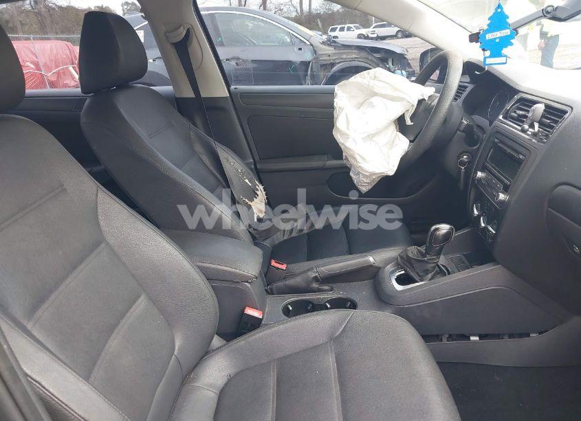 Photo 5 of 2012 Volkswagen Jetta 2.5L SE (VIN 3VWDX7AJ8CM348852)