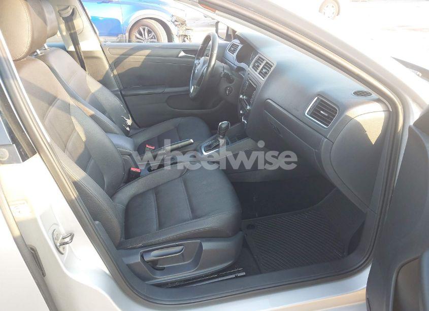 Photo 5 of 2012 Volkswagen Jetta SE W/CONVENIENCE SUNROOF (VIN 3VWDX7AJ8CM381611)