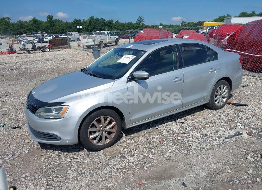Photo 2 of 2012 Volkswagen Jetta 2.5L SE (VIN 3VWDX7AJ8CM389157)