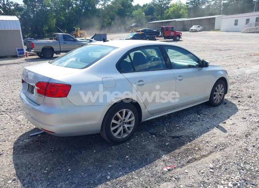 Photo 4 of 2012 Volkswagen Jetta 2.5L SE (VIN 3VWDX7AJ8CM389157)