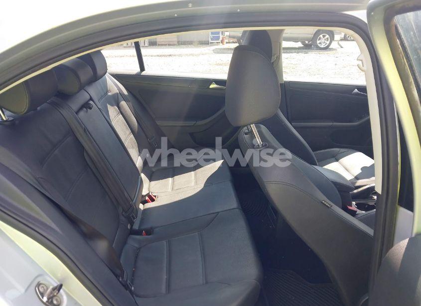 Photo 8 of 2012 Volkswagen Jetta 2.5L SE (VIN 3VWDX7AJ8CM389157)