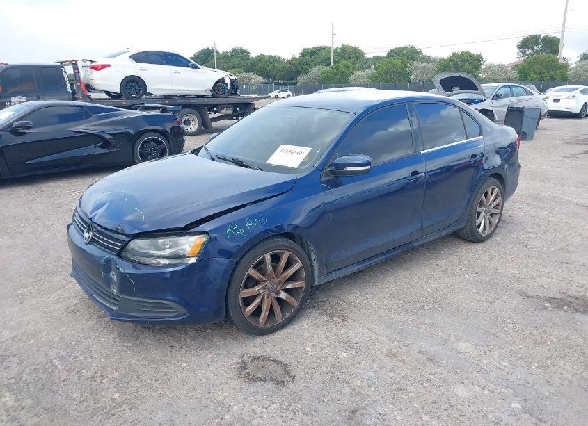 Photo 2 of 2013 Volkswagen Jetta 2.5L SE (VIN 3VWDX7AJ8DM214926)