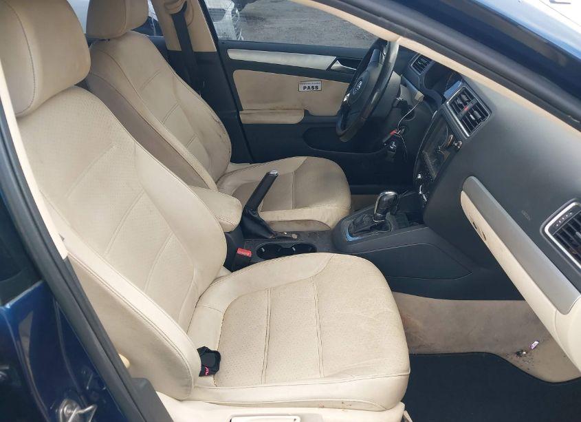 Photo 5 of 2013 Volkswagen Jetta 2.5L SE (VIN 3VWDX7AJ8DM214926)