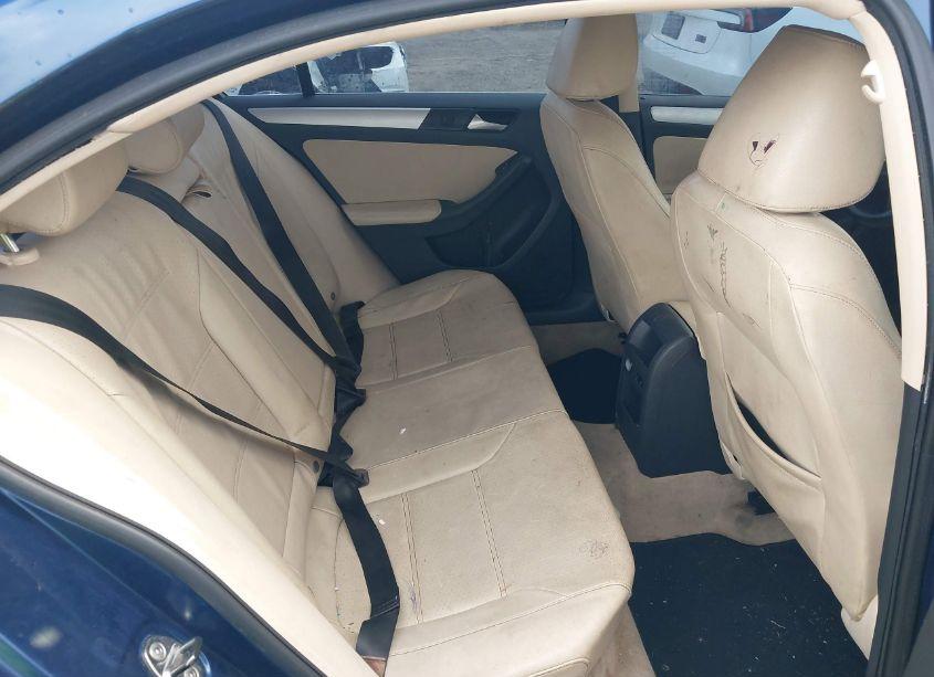 Photo 8 of 2013 Volkswagen Jetta 2.5L SE (VIN 3VWDX7AJ8DM214926)