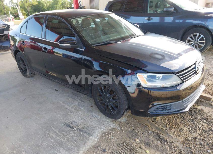 2013 Volkswagen Jetta 2.5L SE (VIN 3VWDX7AJ8DM215350) main photo