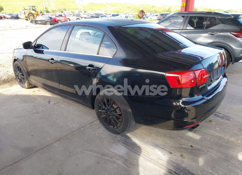 Photo 3 of 2013 Volkswagen Jetta 2.5L SE (VIN 3VWDX7AJ8DM215350)