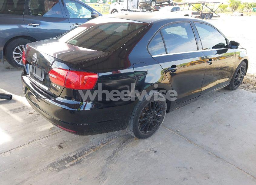 Photo 4 of 2013 Volkswagen Jetta 2.5L SE (VIN 3VWDX7AJ8DM215350)