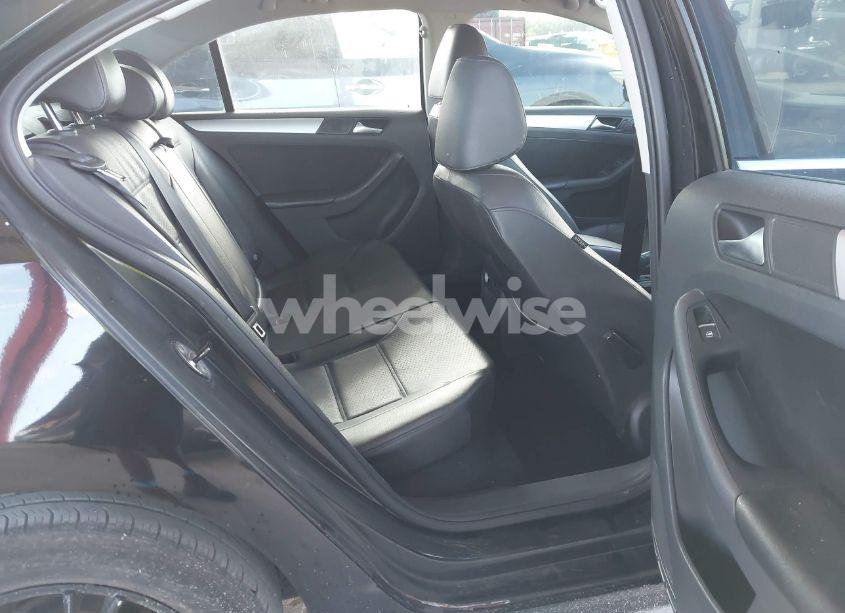Photo 8 of 2013 Volkswagen Jetta 2.5L SE (VIN 3VWDX7AJ8DM215350)