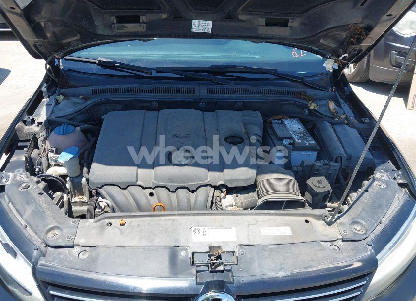 Photo 10 of 2013 Volkswagen Jetta 2.5L SE (VIN 3VWDX7AJ8DM256805)