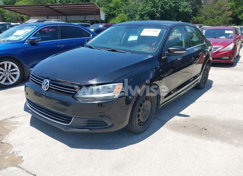 Photo 2 of 2013 Volkswagen Jetta 2.5L SE (VIN 3VWDX7AJ8DM256805)