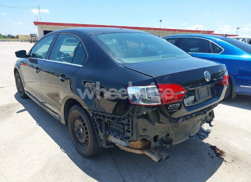 Photo 3 of 2013 Volkswagen Jetta 2.5L SE (VIN 3VWDX7AJ8DM256805)