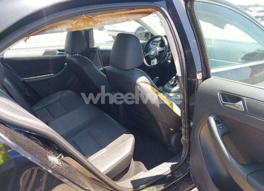 Photo 8 of 2013 Volkswagen Jetta 2.5L SE (VIN 3VWDX7AJ8DM256805)