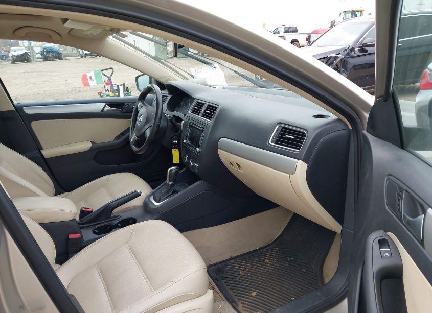 Photo 5 of 2013 Volkswagen Jetta 2.5L SE (VIN 3VWDX7AJ8DM295412)