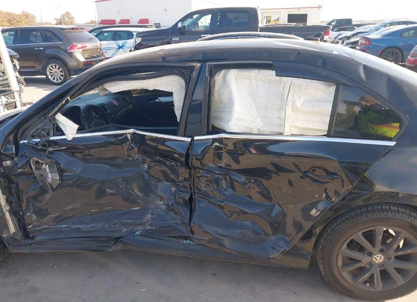 Photo 15 of 2013 Volkswagen Jetta 2.5L SE (VIN 3VWDX7AJ8DM364230)