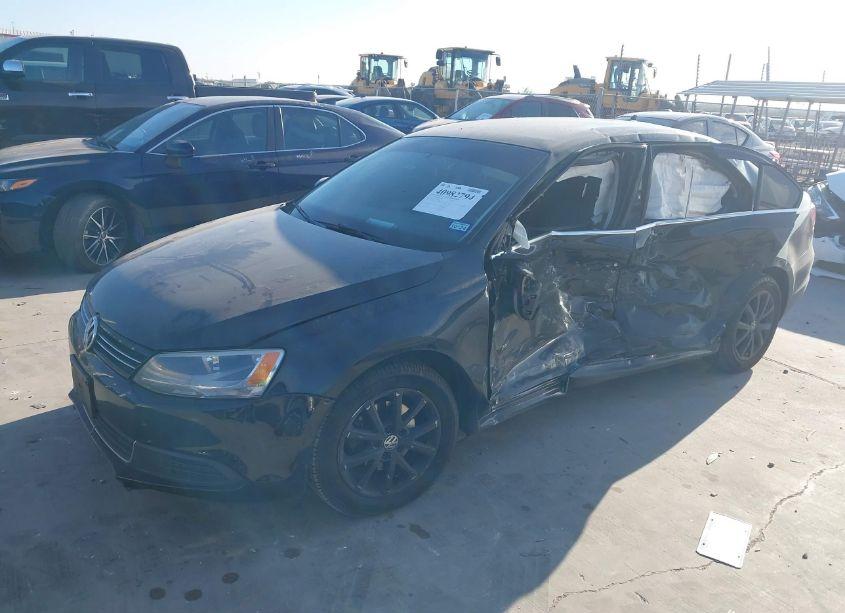 Photo 2 of 2013 Volkswagen Jetta 2.5L SE (VIN 3VWDX7AJ8DM364230)