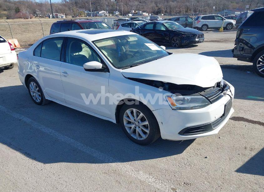2013 Volkswagen Jetta 2.5L SE (VIN 3VWDX7AJ8DM424751) main photo