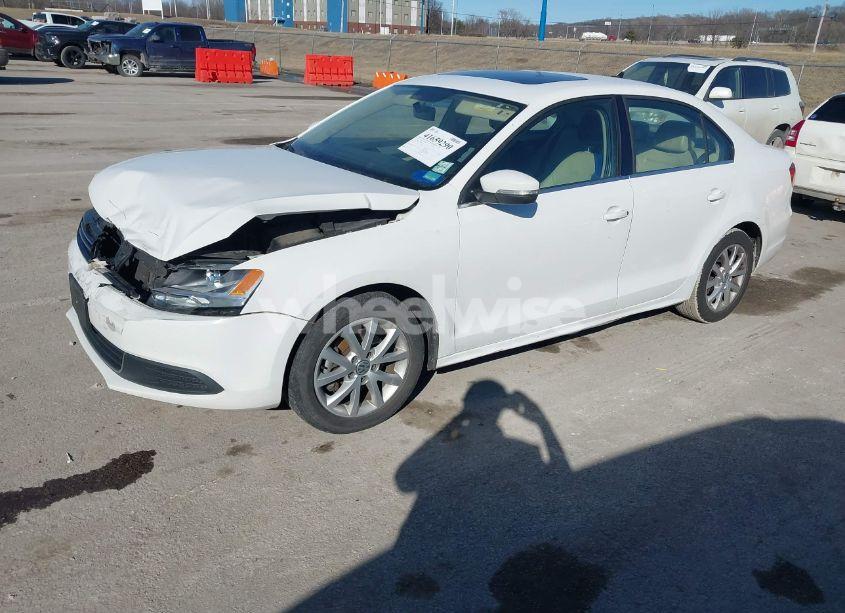 Photo 2 of 2013 Volkswagen Jetta 2.5L SE (VIN 3VWDX7AJ8DM424751)
