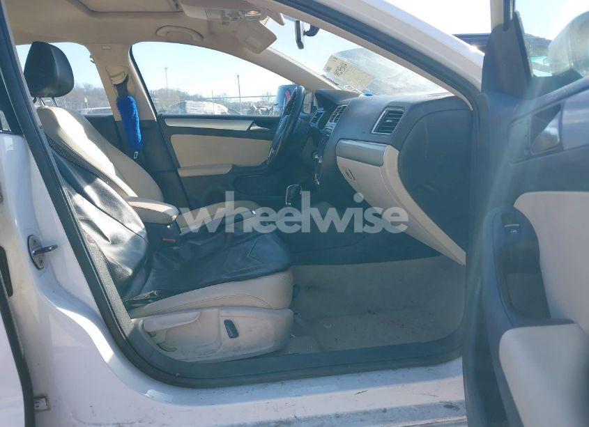 Photo 5 of 2013 Volkswagen Jetta 2.5L SE (VIN 3VWDX7AJ8DM424751)