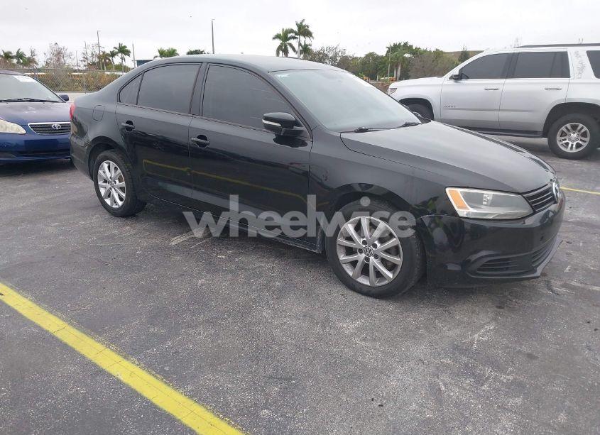 2011 Volkswagen Jetta 2.5L SE (VIN 3VWDX7AJ9BM315728) main photo