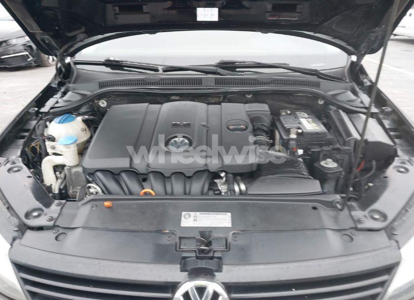Photo 10 of 2011 Volkswagen Jetta 2.5L SE (VIN 3VWDX7AJ9BM315728)