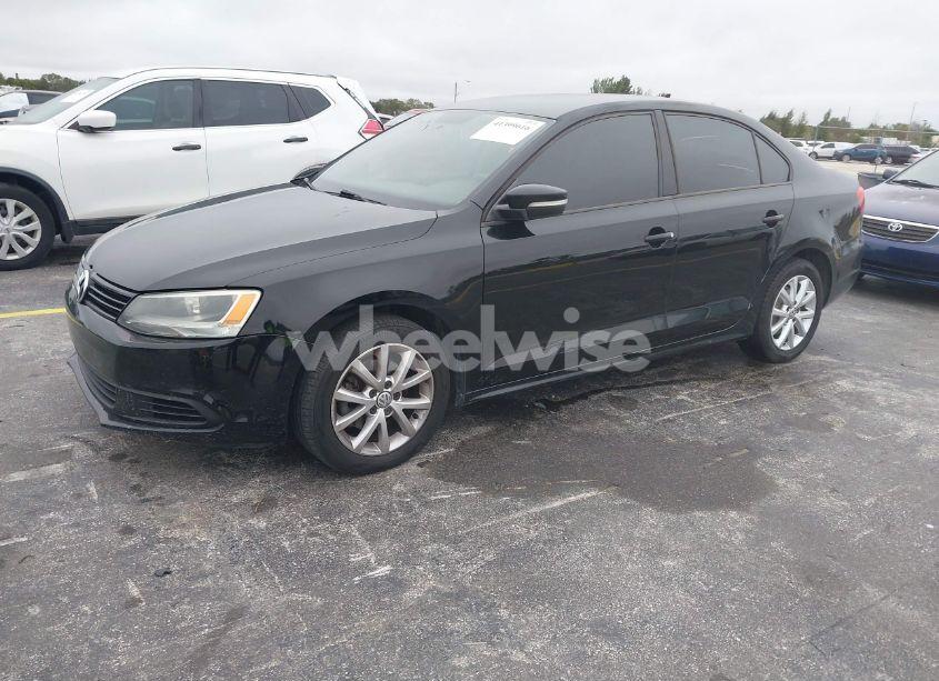 Photo 2 of 2011 Volkswagen Jetta 2.5L SE (VIN 3VWDX7AJ9BM315728)