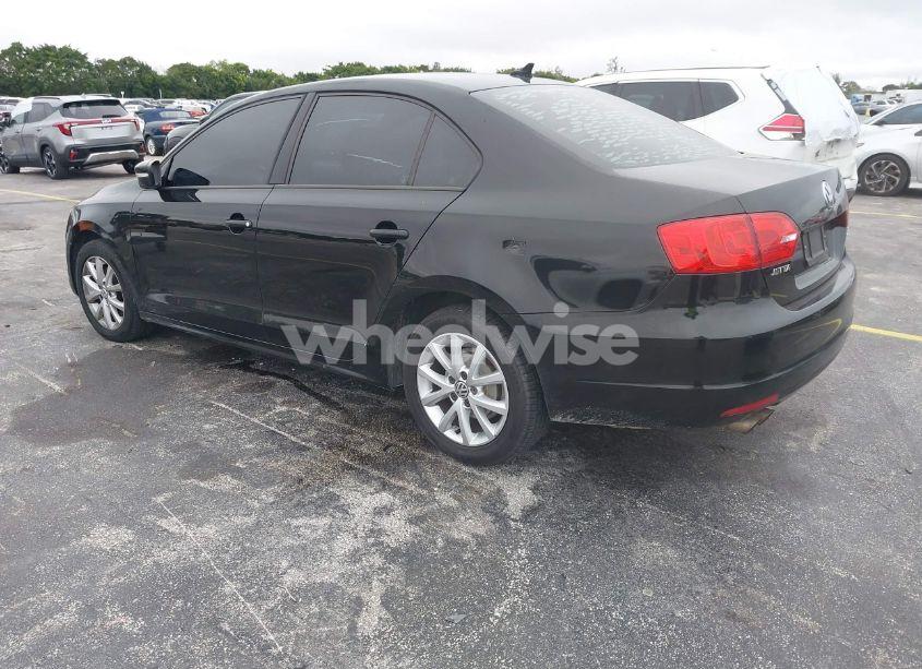 Photo 3 of 2011 Volkswagen Jetta 2.5L SE (VIN 3VWDX7AJ9BM315728)
