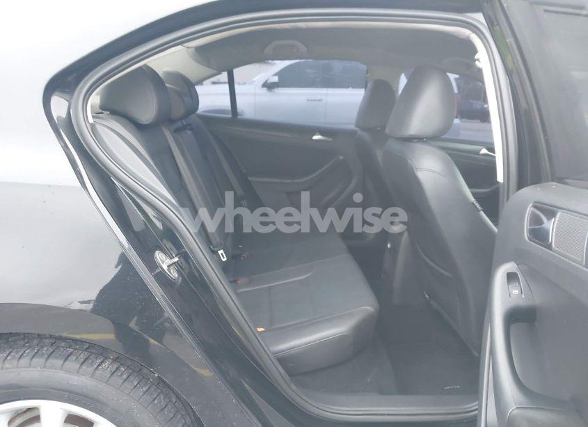 Photo 8 of 2011 Volkswagen Jetta 2.5L SE (VIN 3VWDX7AJ9BM315728)