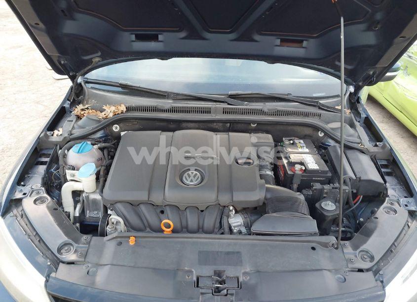 Photo 10 of 2011 Volkswagen Jetta 2.5L SE (VIN 3VWDX7AJ9BM321481)