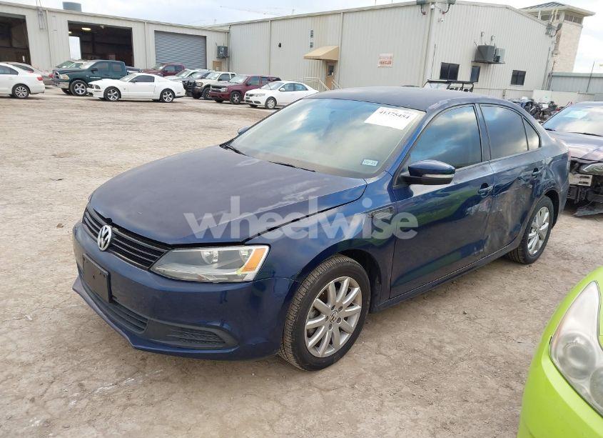 Photo 2 of 2011 Volkswagen Jetta 2.5L SE (VIN 3VWDX7AJ9BM321481)
