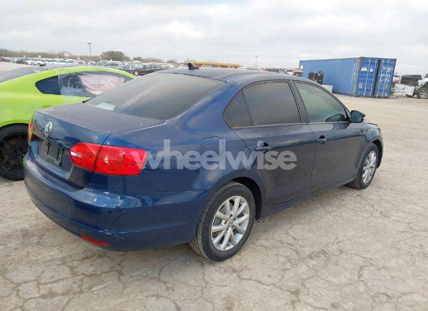 Photo 4 of 2011 Volkswagen Jetta 2.5L SE (VIN 3VWDX7AJ9BM321481)