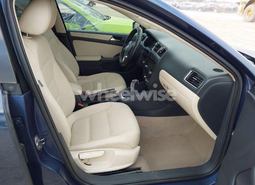 Photo 5 of 2011 Volkswagen Jetta 2.5L SE (VIN 3VWDX7AJ9BM321481)