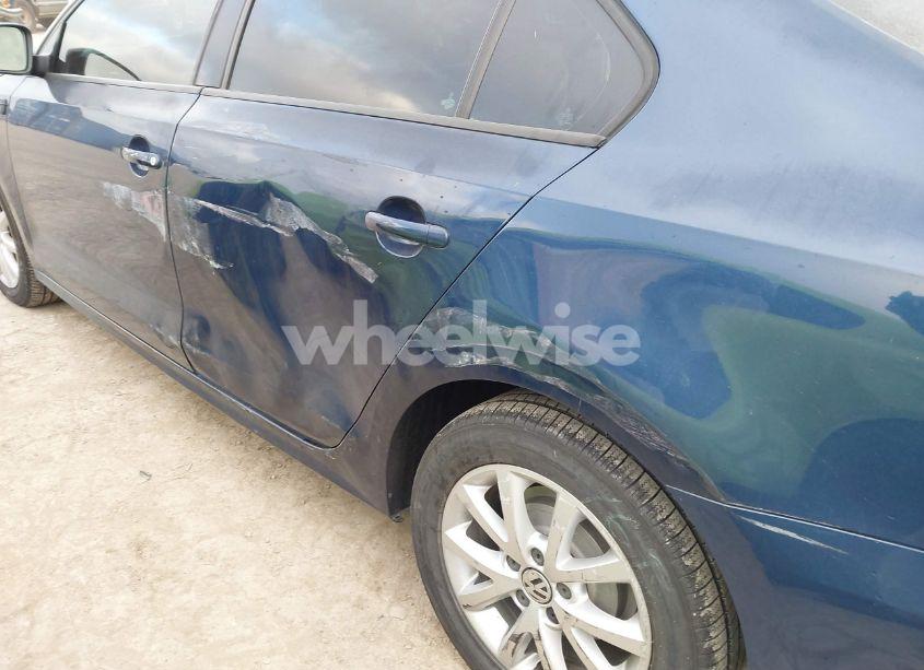 Photo 6 of 2011 Volkswagen Jetta 2.5L SE (VIN 3VWDX7AJ9BM321481)