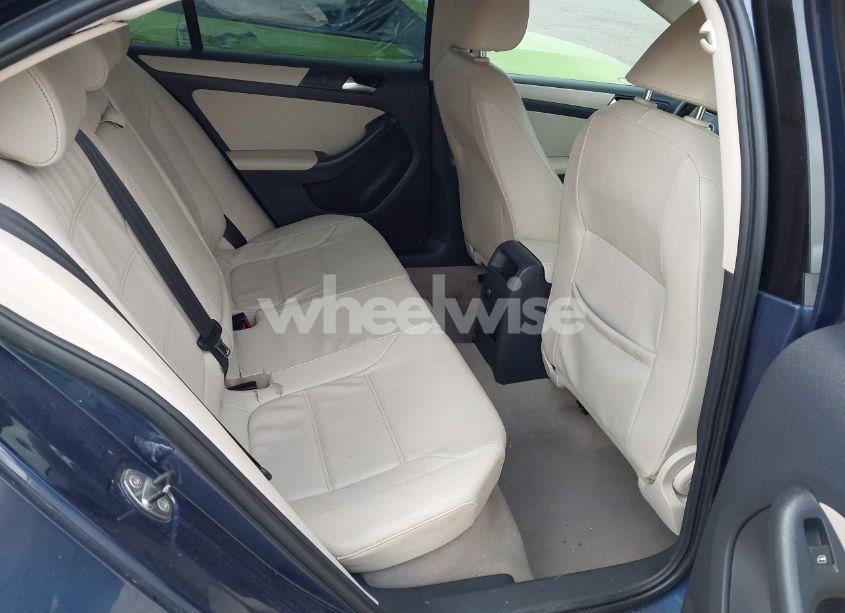 Photo 8 of 2011 Volkswagen Jetta 2.5L SE (VIN 3VWDX7AJ9BM321481)