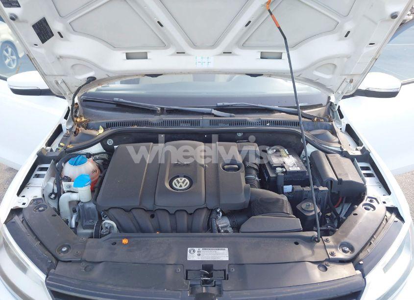 Photo 10 of 2011 Volkswagen Jetta 2.5L SE (VIN 3VWDX7AJ9BM329385)