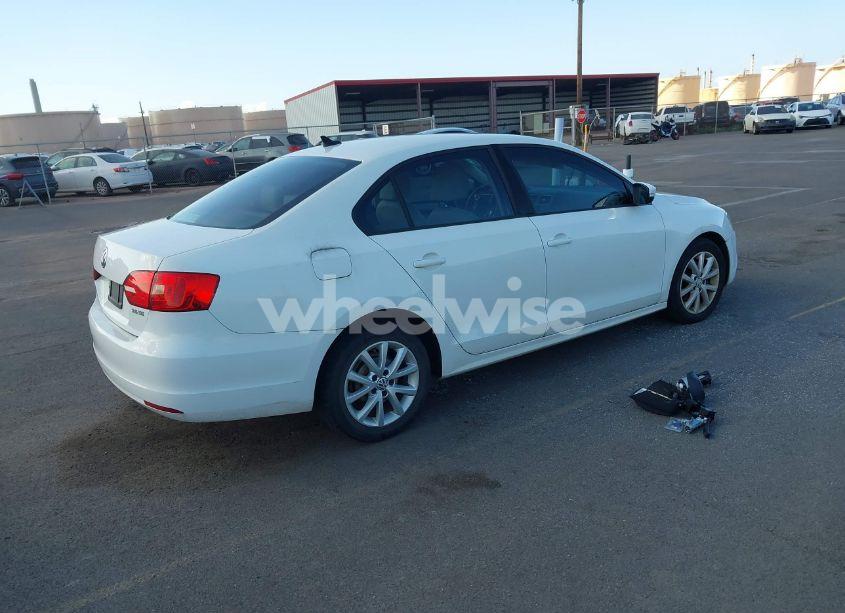 Photo 4 of 2011 Volkswagen Jetta 2.5L SE (VIN 3VWDX7AJ9BM329385)