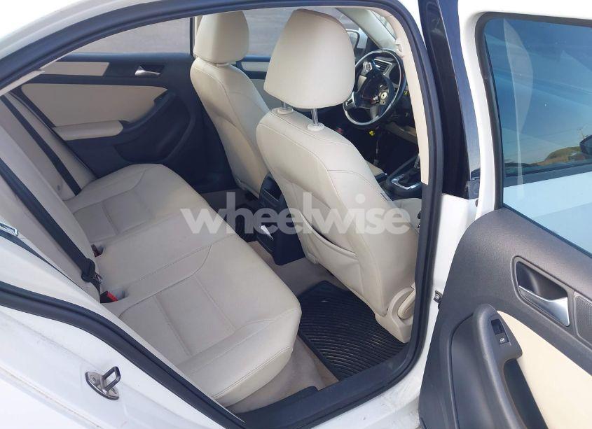 Photo 8 of 2011 Volkswagen Jetta 2.5L SE (VIN 3VWDX7AJ9BM329385)