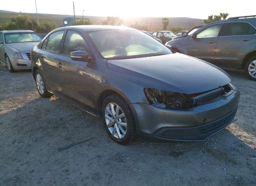 2011 Volkswagen Jetta 2.5L SE (VIN 3VWDX7AJ9BM349457) main photo