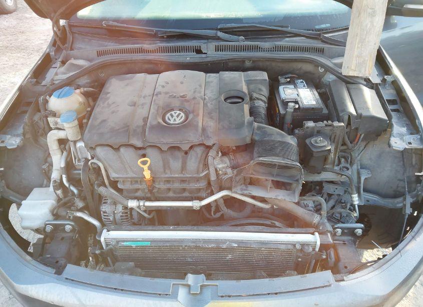 Photo 10 of 2011 Volkswagen Jetta 2.5L SE (VIN 3VWDX7AJ9BM349457)