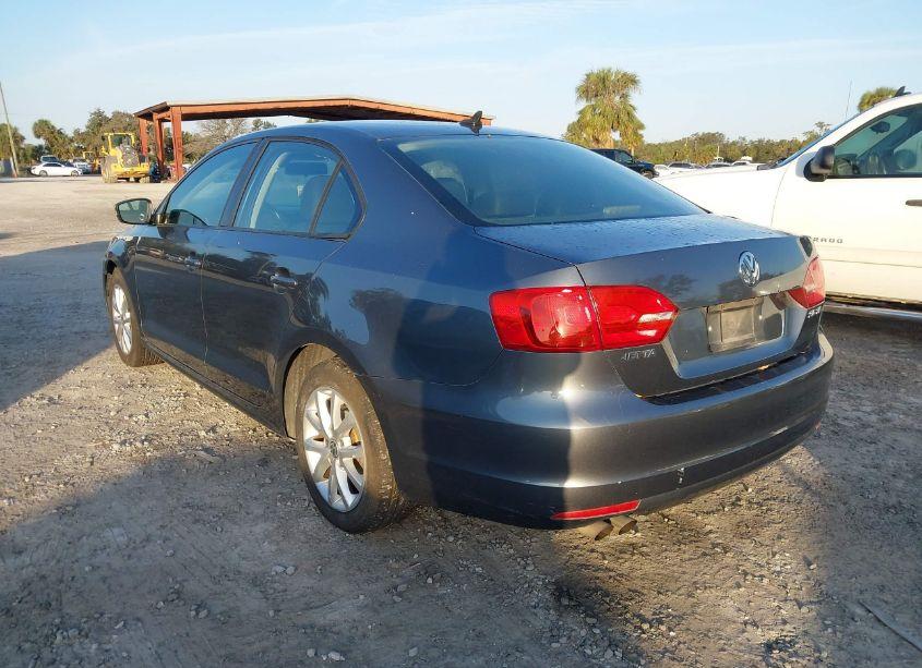 Photo 3 of 2011 Volkswagen Jetta 2.5L SE (VIN 3VWDX7AJ9BM349457)