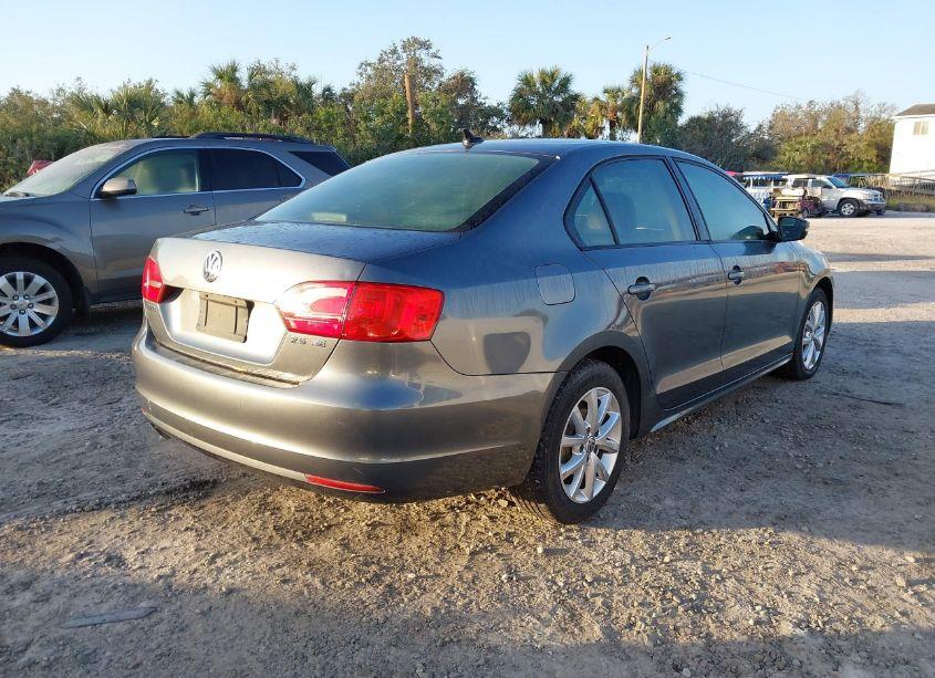 Photo 4 of 2011 Volkswagen Jetta 2.5L SE (VIN 3VWDX7AJ9BM349457)