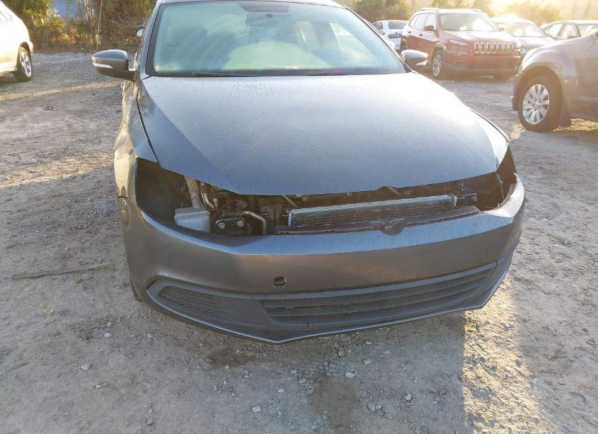 Photo 6 of 2011 Volkswagen Jetta 2.5L SE (VIN 3VWDX7AJ9BM349457)