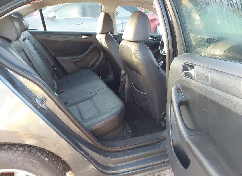 Photo 8 of 2011 Volkswagen Jetta 2.5L SE (VIN 3VWDX7AJ9BM349457)