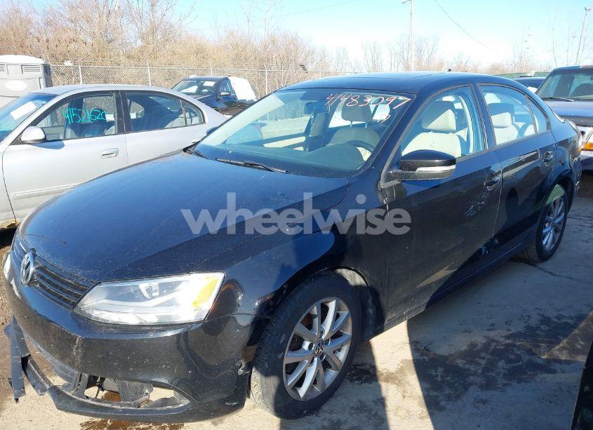 Photo 2 of 2012 Volkswagen Jetta 2.5L SE (VIN 3VWDX7AJ9CM367555)