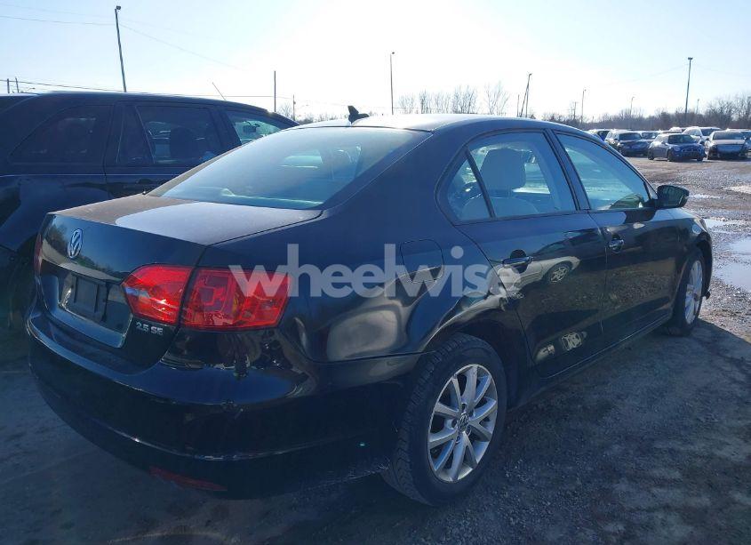 Photo 4 of 2012 Volkswagen Jetta 2.5L SE (VIN 3VWDX7AJ9CM367555)