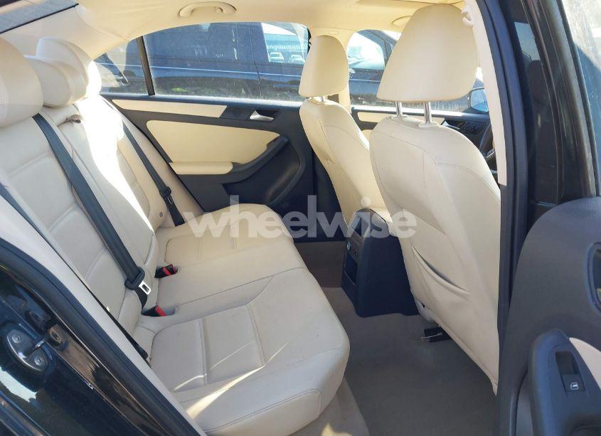 Photo 8 of 2012 Volkswagen Jetta 2.5L SE (VIN 3VWDX7AJ9CM367555)