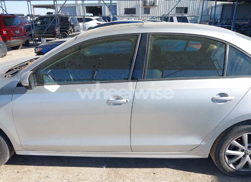 Photo 14 of 2012 Volkswagen Jetta 2.5L SE (VIN 3VWDX7AJ9CM389619)